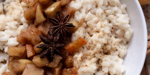 Beitragsbild des Blogbeitrags Veganer Apfel-Karotten Milchreis