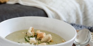 Beitragsbild des Blogbeitrags Vegane Spargelcremesuppe