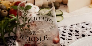Beitragsbild des Blogbeitrags Grazing Table mit Needle Gin