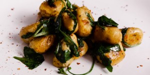 Beitragsbild des Blogbeitrags Herzhafte Kürbis-Gnocchi