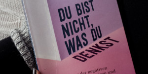 Beitragsbild des Blogbeitrags Buchempfehlung: Du bist nicht, was du denkst
