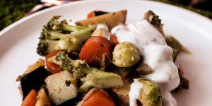 Beitragsbild des Blogbeitrags Knackiges Wintergemüse mit Joghurt Dip