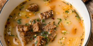 Beitragsbild des Blogbeitrags Ayurvedische herbstliche Gemüsesuppe 