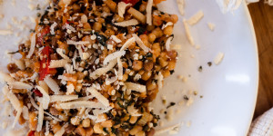 Beitragsbild des Blogbeitrags Fregola Sarda in Gemüsesauce 