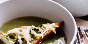 Beitragsbild des Blogbeitrags Cremige vegane Bärlauchsuppe