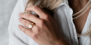 Beitragsbild des Blogbeitrags 4 gute Gründe, warum man Second-Hand-Mode kaufen sollte