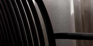 Beitragsbild des Blogbeitrags Balkongestaltung im minimalistischen Stil 