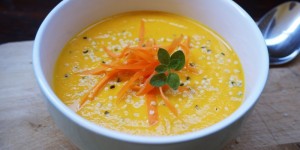 Beitragsbild des Blogbeitrags Karotten-Süßkartoffelsuppe