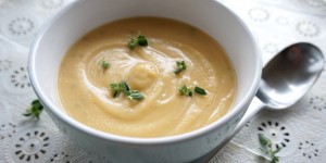 Beitragsbild des Blogbeitrags Blumenkohlsuppe mit Süßkartoffel