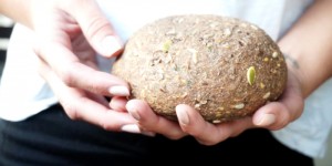 Beitragsbild des Blogbeitrags Paleo Brot backen leicht gemacht