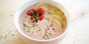 Beitragsbild des Blogbeitrags Paleo Banana Strawberry Maca Smoothie
