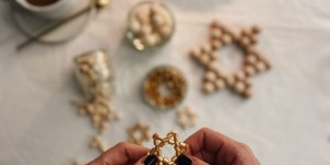 Beitragsbild des Blogbeitrags DIY // STERNE AUS BÜGELPERLEN 