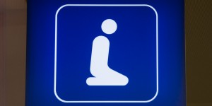 Beitragsbild des Blogbeitrags Raum der Stille: Ruhepol in Wien Hauptbahnhof