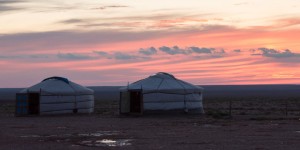 Beitragsbild des Blogbeitrags In der Jurte übernachten, so wie Nomaden in der Mongolei 