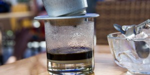 Beitragsbild des Blogbeitrags Ca Phe Sua – Ein Morgen im vietnamesischen Straßencafé 