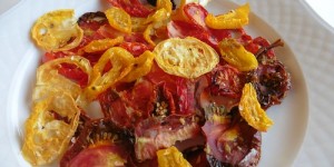 Beitragsbild des Blogbeitrags Fang den Sommer ein: Getrocknete Paradeiser mit Meersalz mit dalmatinischen Kräutern