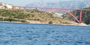 Beitragsbild des Blogbeitrags Schiff Ahoi! Unterwegs mit der Brod Helena in und um Maslenica in Kroatien!