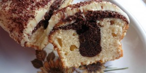 Beitragsbild des Blogbeitrags Sonntagskuchen: Marmorkuchen mit weißer Schokolade 