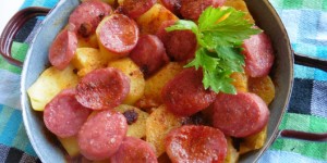 Beitragsbild des Blogbeitrags Krompirača sa kobasicama – Serbischer Kartoffelkuchen mit Wurst
