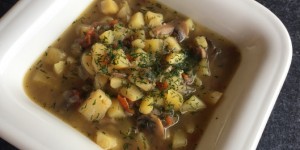 Beitragsbild des Blogbeitrags Erdäpfel – Champignon Suppe mit getrockneten Tomaten 