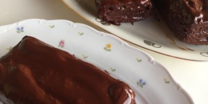 Beitragsbild des Blogbeitrags Schneller Kuchen: Becherkuchen mit Haselnüssen