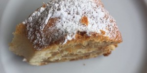 Beitragsbild des Blogbeitrags Gugelhupf aus Germteig mit Nussfülle 