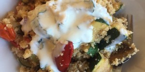 Beitragsbild des Blogbeitrags Couscous mit Gemüse und Minz-Joghurt, Salat mit Salzkapern 