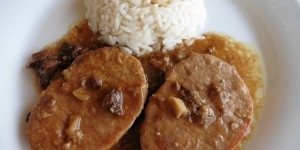 Beitragsbild des Blogbeitrags #Montagsschweinerei: Schweinsschnitzel in Steinpilz-Knoblauchsauce mit Reis