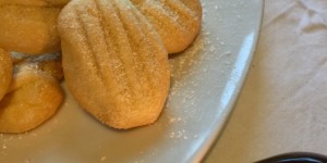 Beitragsbild des Blogbeitrags In der Weihnachtsbäckerei: Anisbrötchen
