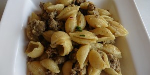 Beitragsbild des Blogbeitrags Aus der Reihe: Unansehnlich aber absolut köstlich: Pasta mit Faschiertem vom Rind (Hack) und Curry 