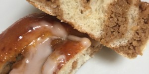 Beitragsbild des Blogbeitrags Im Mehlspeisenhimmel: Nussschnecken mit Rum aus Germteig