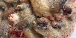 Beitragsbild des Blogbeitrags Hendlschnitzerl in Champignonsauce und Basmati Reis