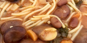 Beitragsbild des Blogbeitrags Minestrone – italienische Gemüsesuppe 