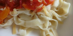 Beitragsbild des Blogbeitrags Nachgekocht: Selbstgemachte Pasta und eine geniale Tomatensauce nach Marzella Hazan