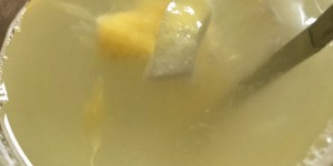 Beitragsbild des Blogbeitrags Gut bei Erkältungen: Heißes Ingwerwasser mit Orange und Zitrone