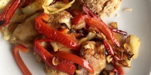 Beitragsbild des Blogbeitrags Paprikagemüse mit Tomatenreis und Brathendl