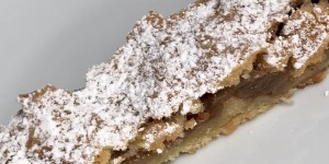 Beitragsbild des Blogbeitrags Blogevent Herbstgenuss: Apfelstrudel aus Mürbteig – köstlich!