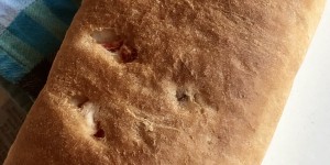 Beitragsbild des Blogbeitrags Köstliches Rezept für Paprika-Chiliweißbrot