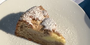 Beitragsbild des Blogbeitrags Österreichischer Tag des Apfels – Apfelkuchen mit Marzipan und Walnüssen
