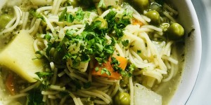 Beitragsbild des Blogbeitrags Gut bei Kälte – Rezept für Gemüse Nudeleintopf