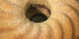 Beitragsbild des Blogbeitrags Nachgemacht: Marmoreierlikörgugelhupf + Anleitung für Notfall Eierlikör