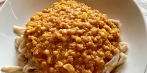 Beitragsbild des Blogbeitrags Vegan: Rote Linsensauce mit Vollkorn Pasta