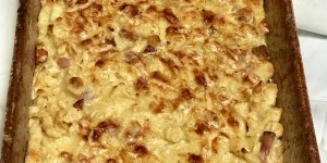 Beitragsbild des Blogbeitrags Jede Kalorie ein Genuss: Überbackene Käsespätzle mit Speck 