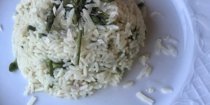 Beitragsbild des Blogbeitrags Vegetarisches Rezept: Reis mit wildem Spargel, dem Echten!