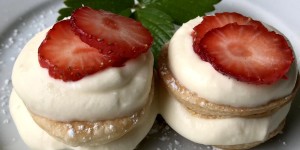 Beitragsbild des Blogbeitrags Gastbeitrag: Rezept für Erdbeertörtchen mit selbstgemachtem Blätterteig