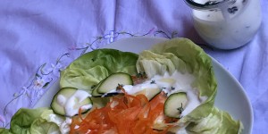 Beitragsbild des Blogbeitrags Sommerrezepte: Zucchini-Paprikasalat mit Zitronen-Thymiandressing