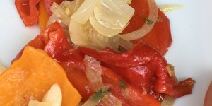 Beitragsbild des Blogbeitrags Sommerrezepte: Antipasti mit Paprika, Zwiebel und Knoblauch
