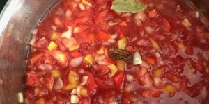 Beitragsbild des Blogbeitrags 5 Gewürze Ketchup Rezept von Obers trifft Sahne