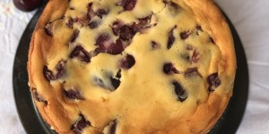 Beitragsbild des Blogbeitrags Sommerrezepte: Topfenkuchen mit frischen Kirschen