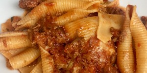 Beitragsbild des Blogbeitrags Conchiglioni mit Rindfleisch in Paprika-Paradeisersauce